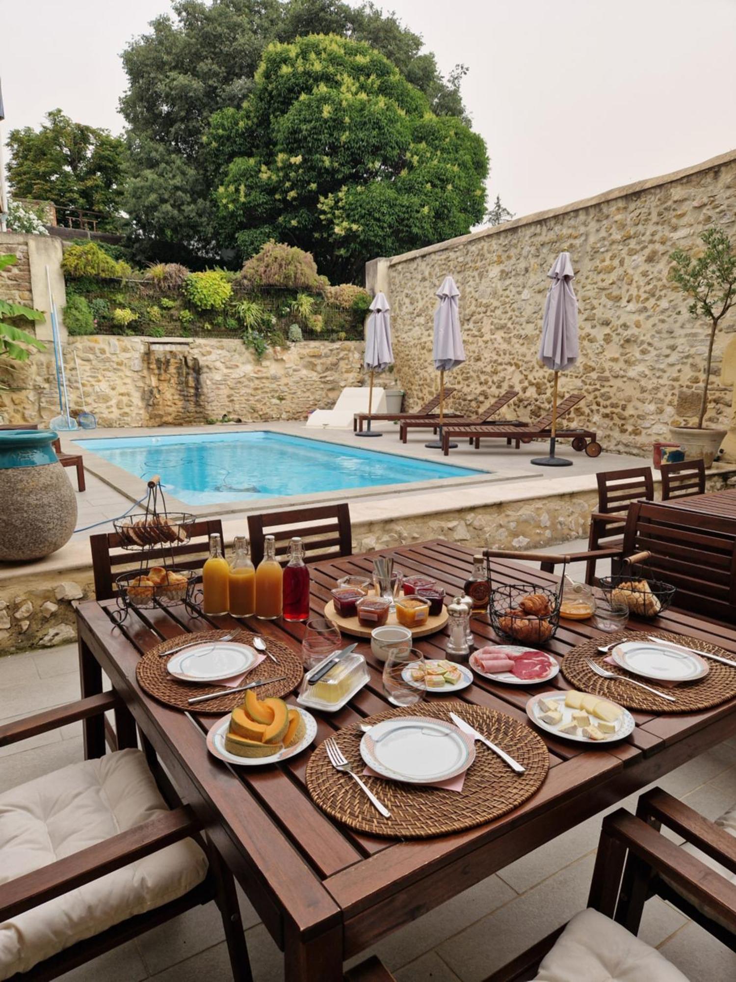 La Maison De Livia, Chambres D'Hotes, Piscine Chauffee, Proche Uzes, Nimes, Ales Sauzet  Екстер'єр фото